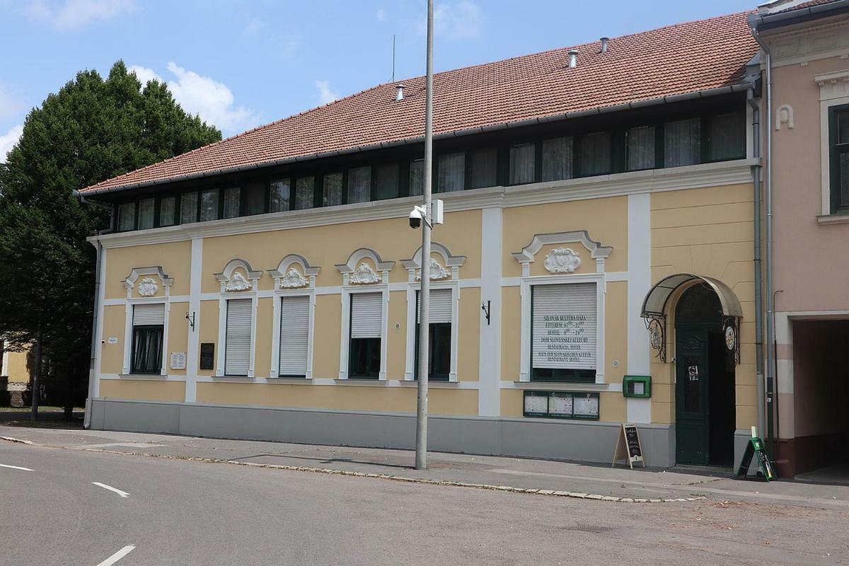 فندق Szlovak Panzio بيكيسكسابا المظهر الخارجي الصورة